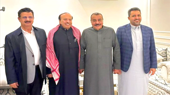​اللواء أحمد بن بريك خلال لقائه الفريق ناصر منصور هادي في الرياض